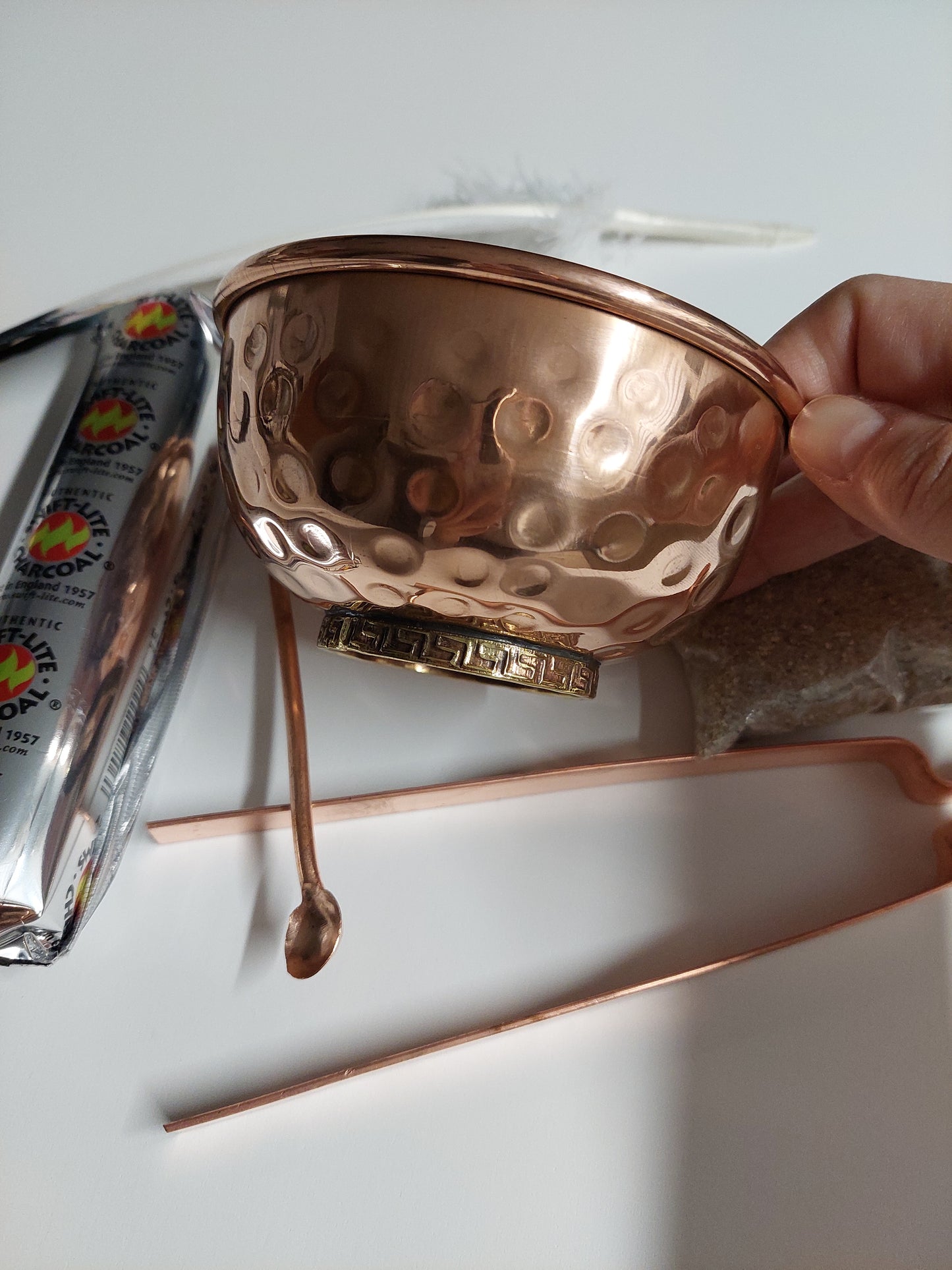 Räucherset mit Schale aus gehämmertem Kupfer