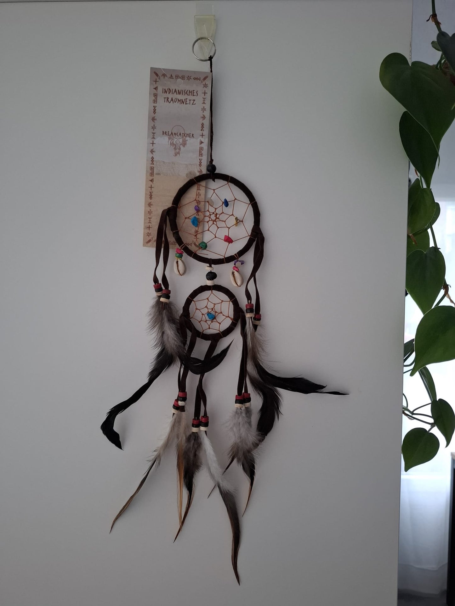 Traumfänger mit Edelsteinen und Kaurimuscheln Leder 25 cm (braun)
