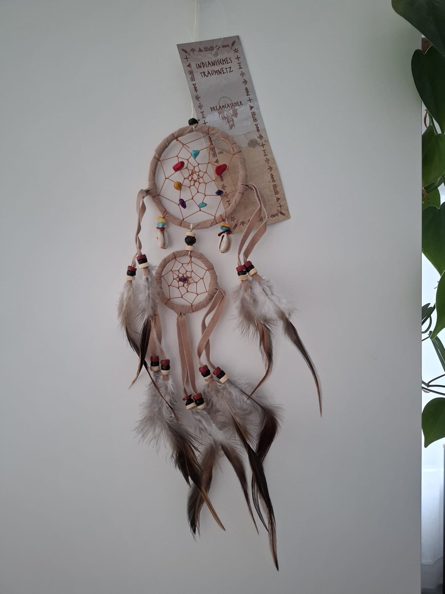 Traumfänger mit Edelsteinen und Kaurimuscheln Leder 25 cm (natur)