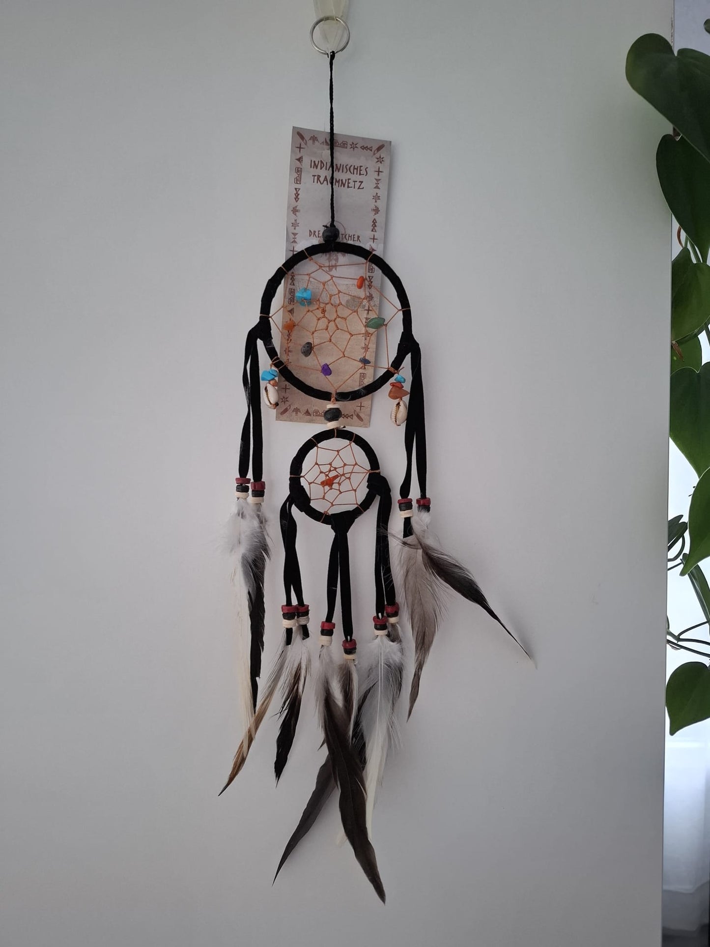 Traumfänger mit Edelsteinen und Kaurimuscheln Leder 25 cm (schwarz)